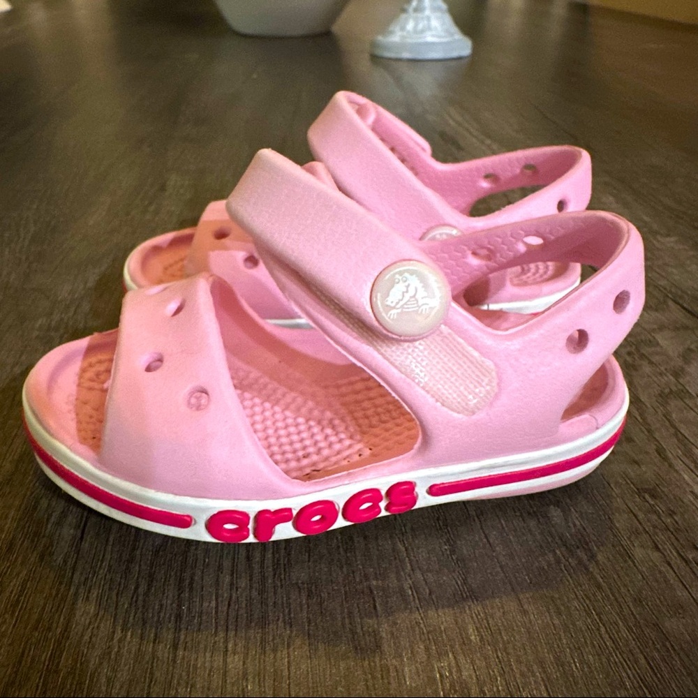 Crocs sandals for baby girl size 4